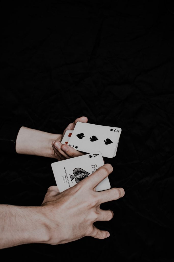 Pokerin säännöt pelikortit kädet